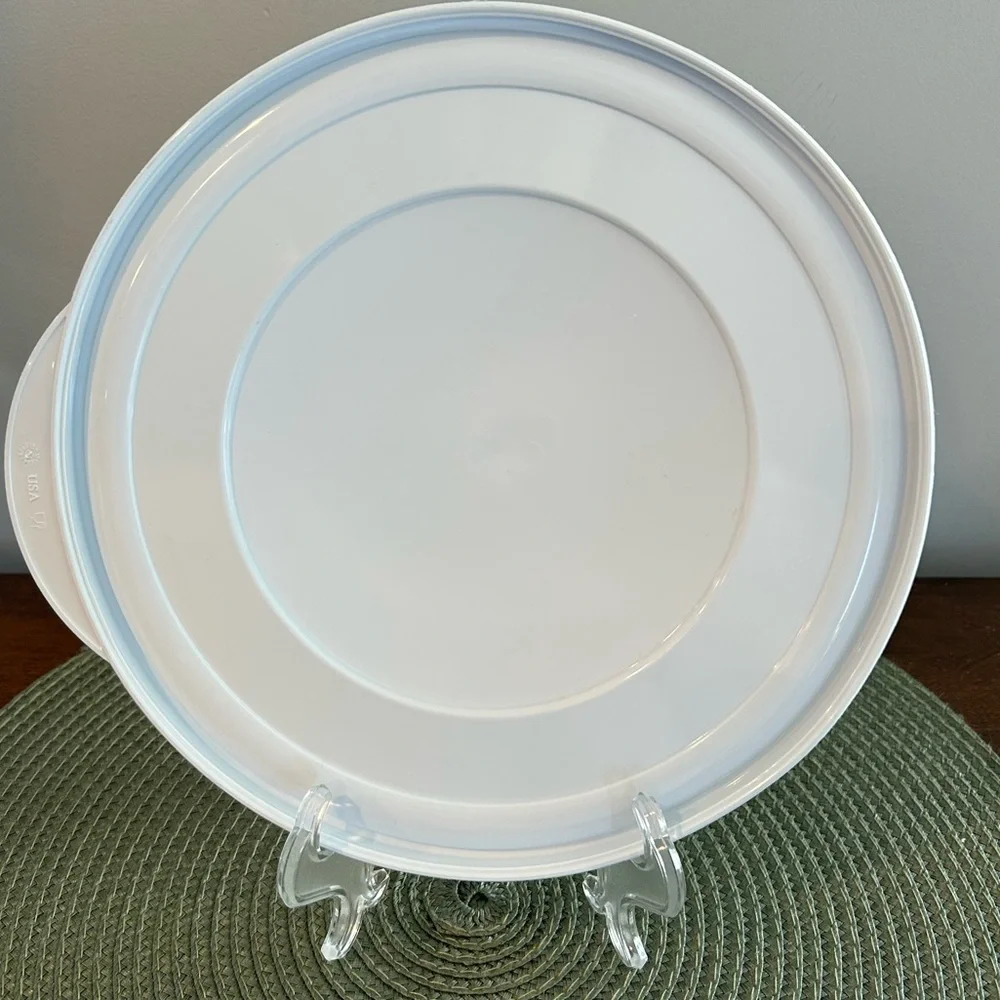 The Pampered Chef white, mixing bowl lid replacement 8 1/2